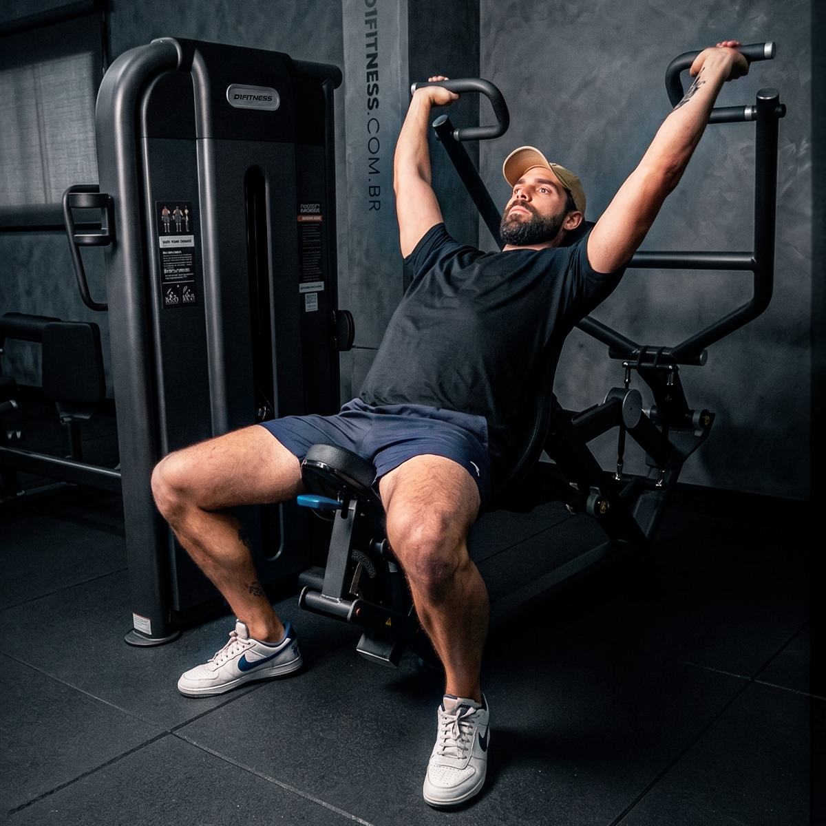 Desenvolvimento de Ombros Inclinado - D1Fitness