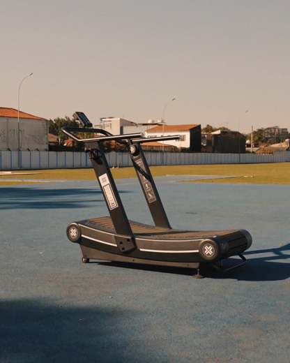 Combo Training 4: Esteira Curva + Air Bike + Brinde (Jump Box Revestida)
