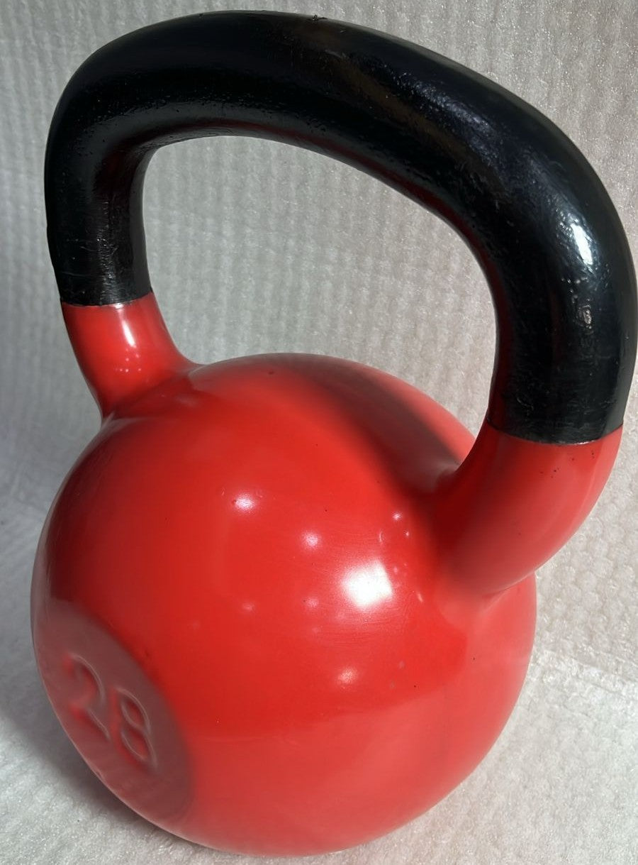 Kettlebell emborrachado com alça pintada 28kg (OUTLET) - D1Fitness